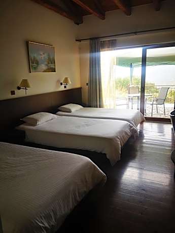 Triple Room with Bath