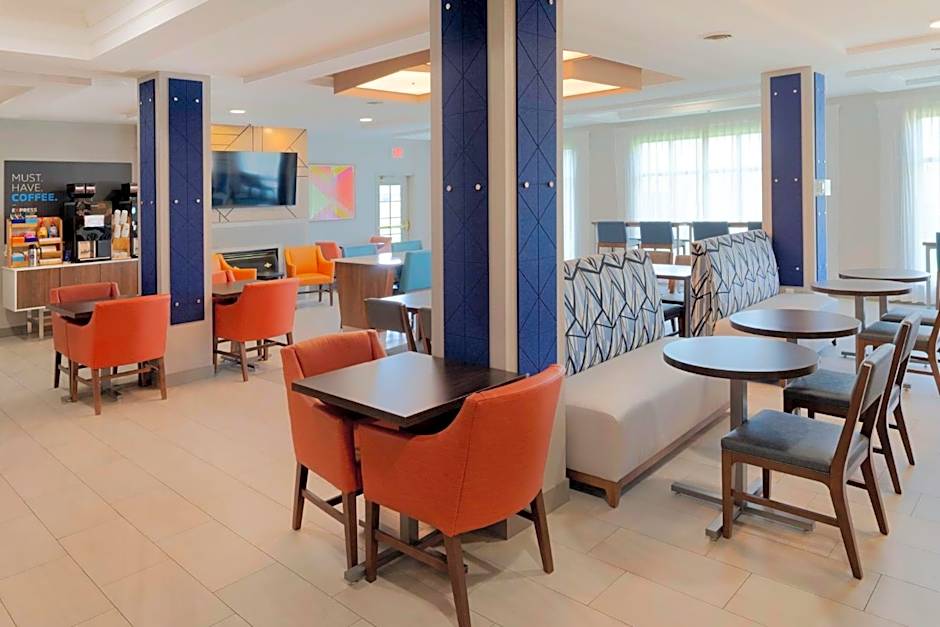 Holiday Inn Express Hotel & Suites Fort Atkinson By IHG