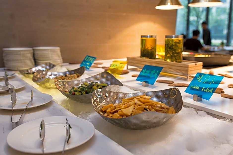 Q-Box Hotel Shanghai Sanjiagang