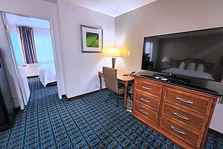 2 Queen Beds 2-Bedroom Suite Non-Smoking