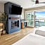 456 Embarcadero Inn & Suites