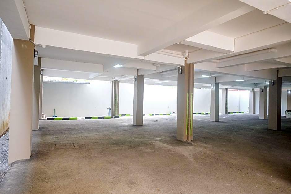 Urbanview Grand Lotus Hotel by RedDoorz