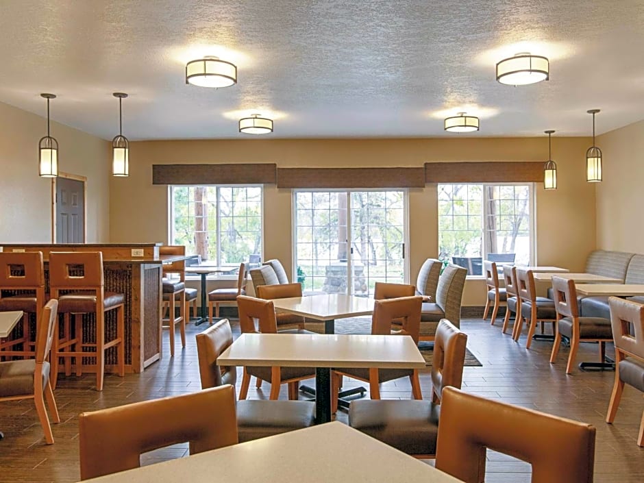 Best Western Plus Riverfront Hotel and Suites