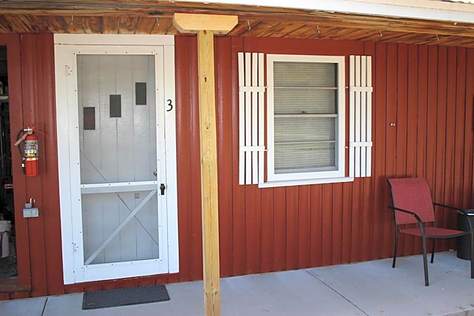 Two Rivers Motel and Cabins of Kenton, MI