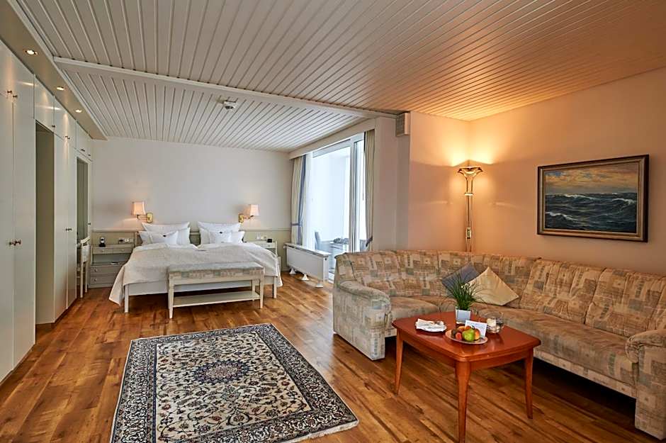Photo 1 of 4 of Junior Suite, Partial Sea View
