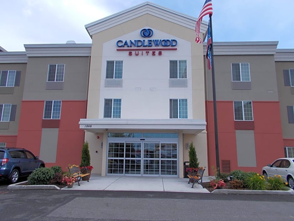Candlewood Suites Burlington, an IHG Hotel