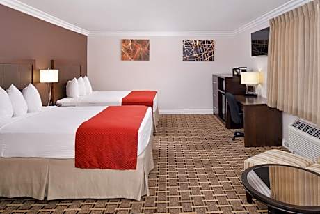 Corner Queen Room with Two Queen Beds