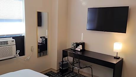 Gold, 1 Full Bed