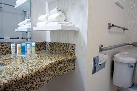 1 King Mobility Access With Tub Nonsmoking