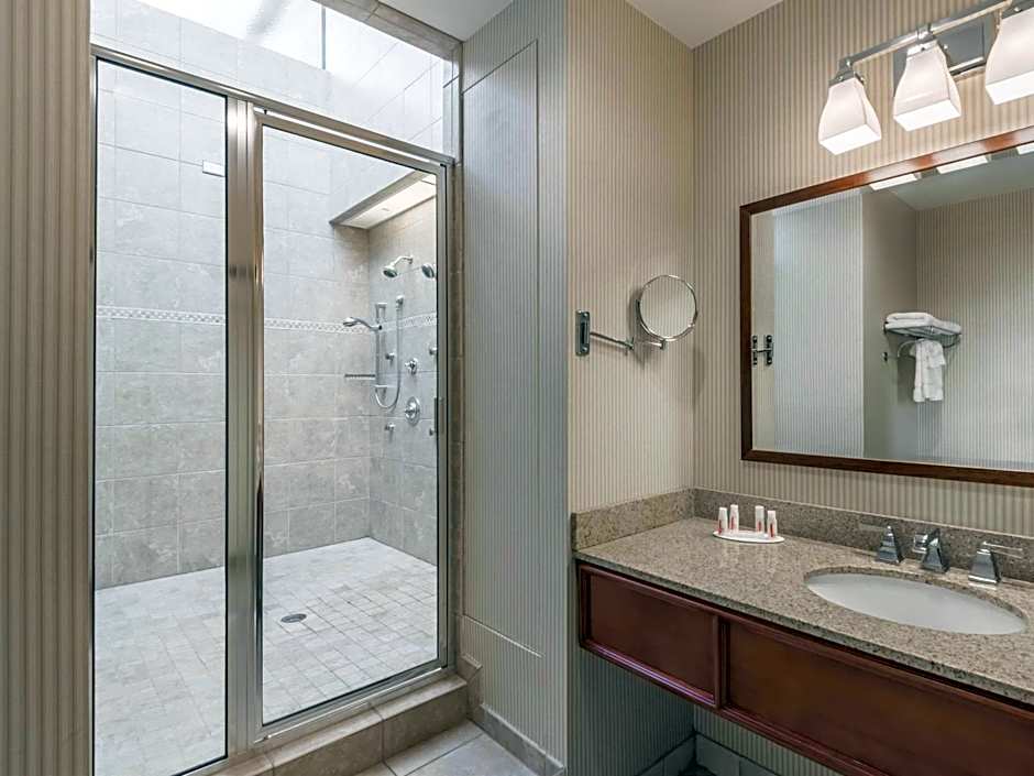 Ramada Plaza by Wyndham Cincinnati Sharonville