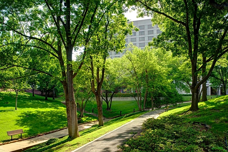DoubleTree by Hilton Tulsa at Warren Place