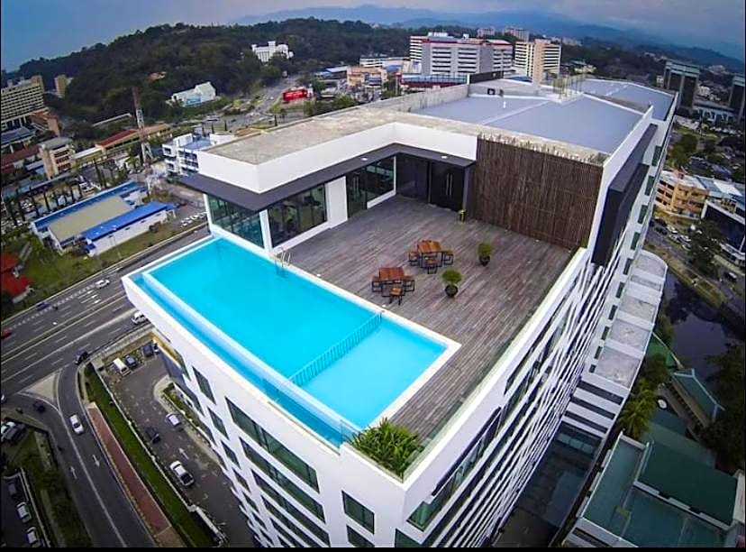 Sky Suite Top floor with Rooftop Pool & Gym