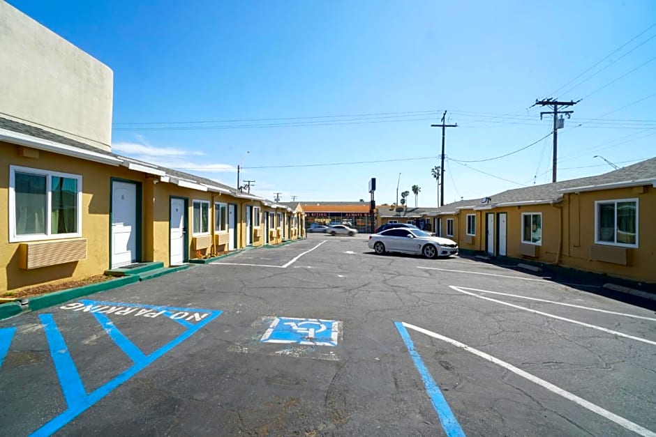 SIGNAL HILL MOTEL BEACH MOTEL