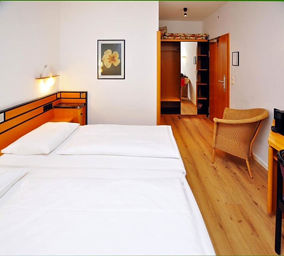 Villa Waldperlach by Blattl