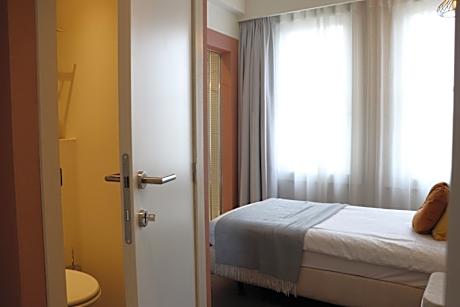 Small Cozy Single Room