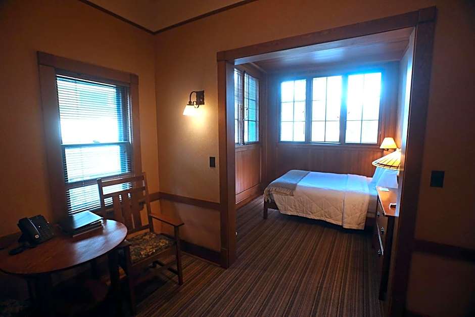 Roycroft Inn