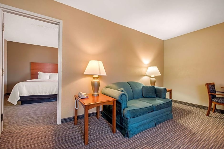 Quality Inn & Suites New Castle