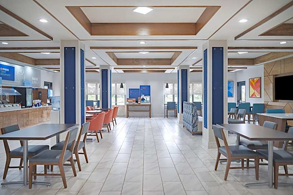 Holiday Inn Express Pratt By IHG