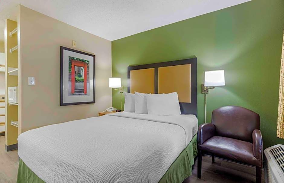 Suburban Studios Irving - Las Colinas