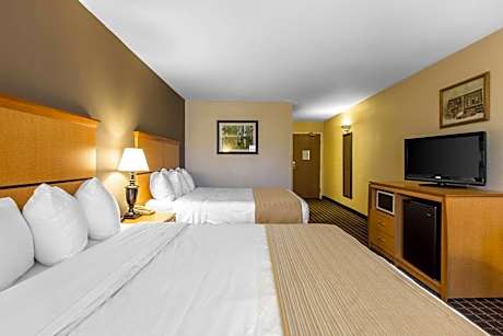 Queen Room with Two Queen Beds - Non-Smoking