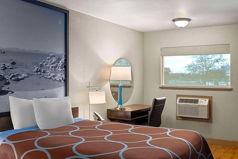 Super 8 by Wyndham Fallon