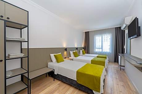 Standard Triple Room - 26 sqm, Non-Smoking