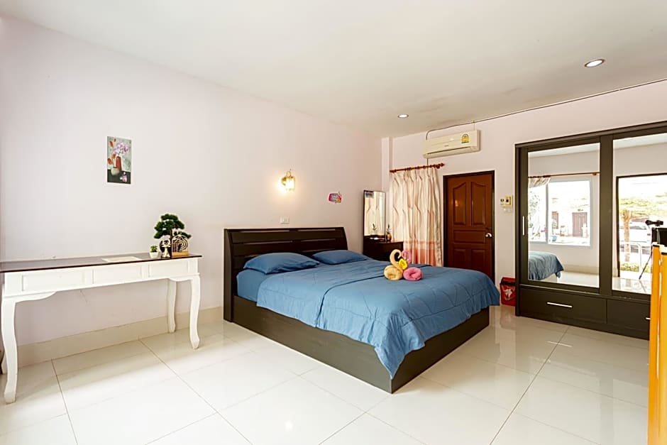 Photo 1 of 15 of Standard 1 King Bed