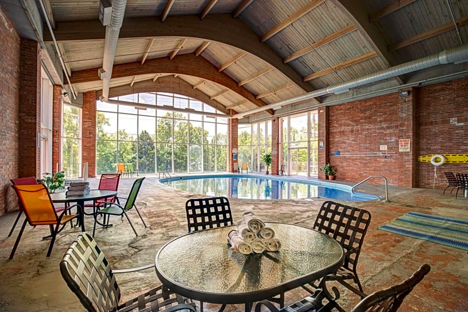 Ramada By Wyndham Branson Theatre District – Branson, MO