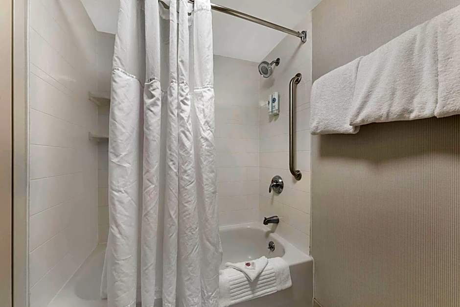 Comfort Inn & Suites Bethlehem Lehigh Valley Airport