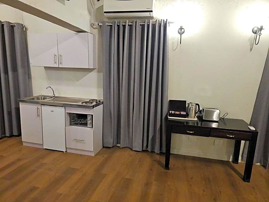 Shumba Valley Lodge Lanseria Airport