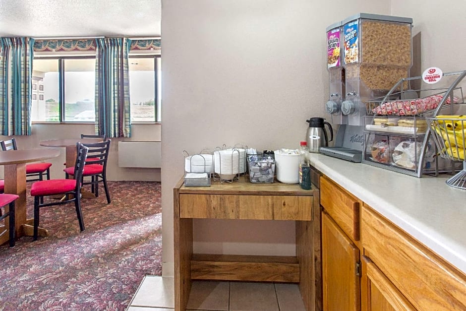 Super 8 by Wyndham Austin MN