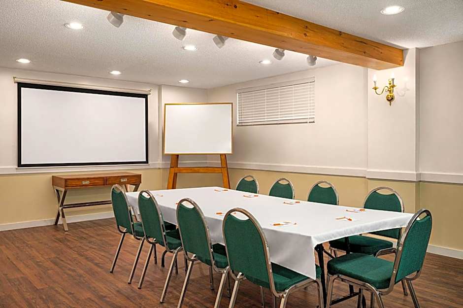 Howard Johnson by Wyndham Gravenhurst