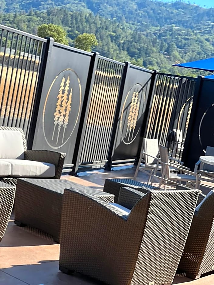 Holiday Inn Express & Suites - Ukiah By IHG