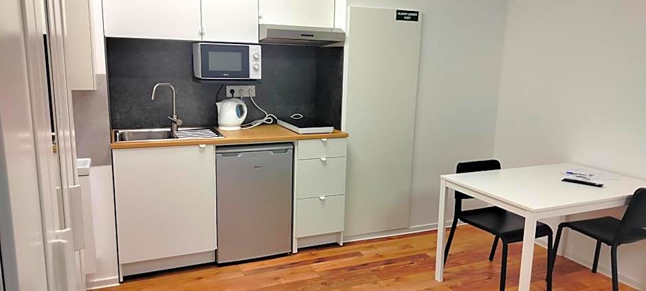 Dimael Hostel & Apartments