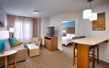 One-Bedroom Queen Suite