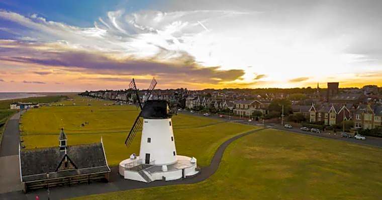 Luxe 6 berth caravan Lytham