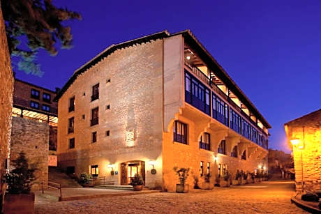 Double or Twin Room (2 Adults + 1 Child)