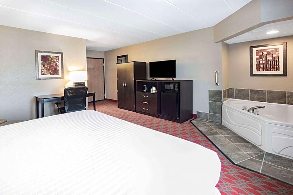 Baymont by Wyndham Brooklyn Center