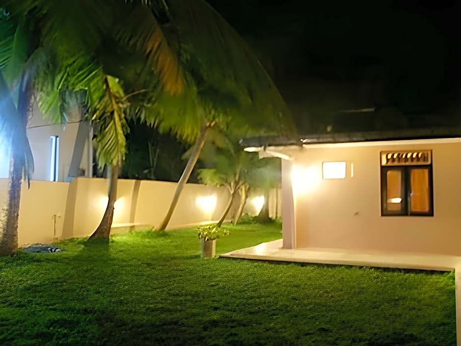 Thiranagama Beach Hotel – Hikkaduwa, CO