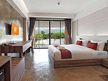 Premier Deluxe Pool View