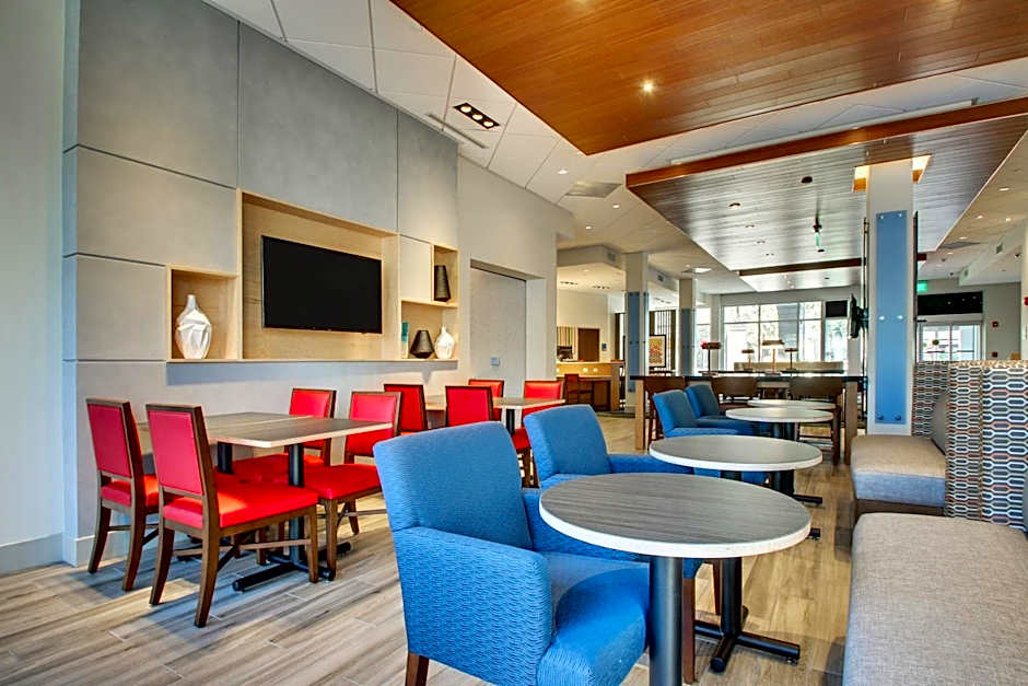 Holiday Inn Express & Suites Charleston NE Mt Pleasant US17 By IHG