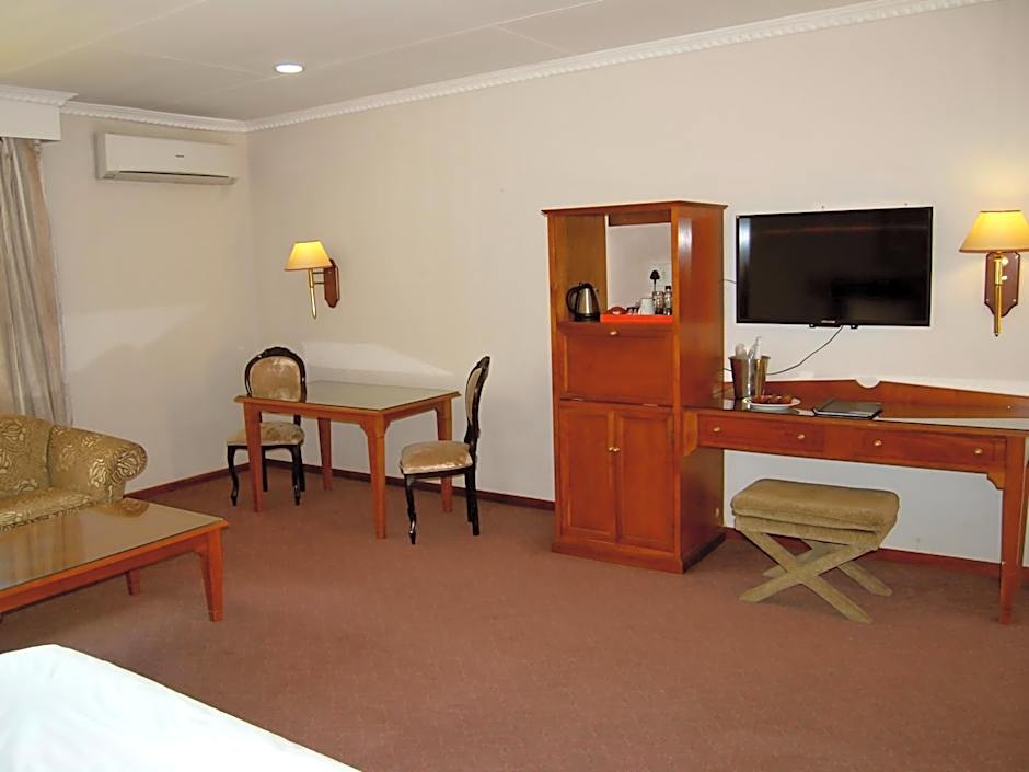 Safari Hotel & Convention Centre