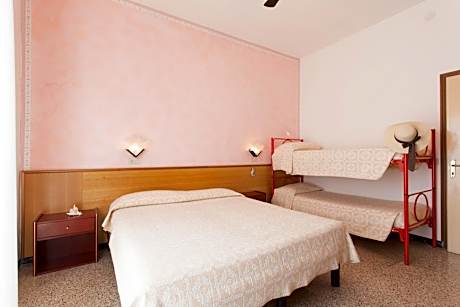 Economy Quadruple Room