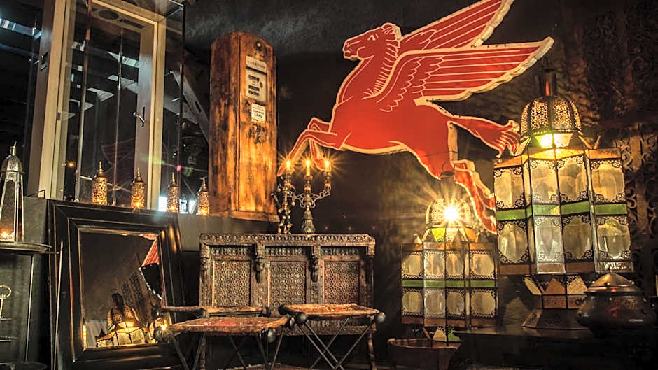 Bijou Hotel / Love and Romance