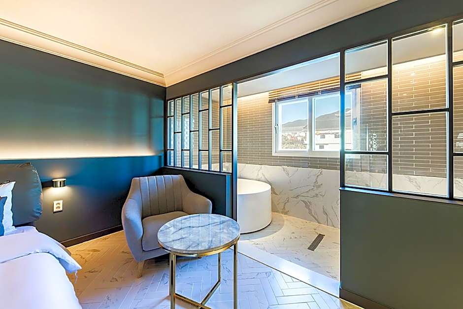 Brown Dot Hotel Gyeongju