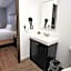 SeaSide Inn & Suites