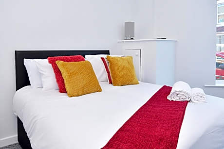 Townhouse @ 272 Walthall Street Crewe