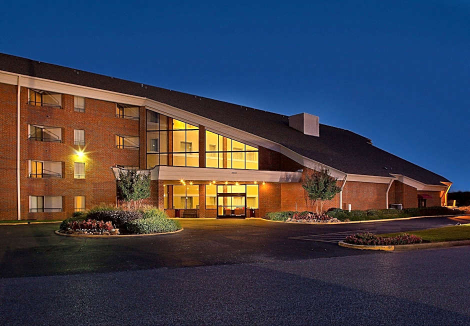 Sonesta Simply Suites Memphis East Poplar Pike