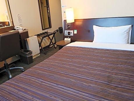 Semi Double Room - Non-Smoking