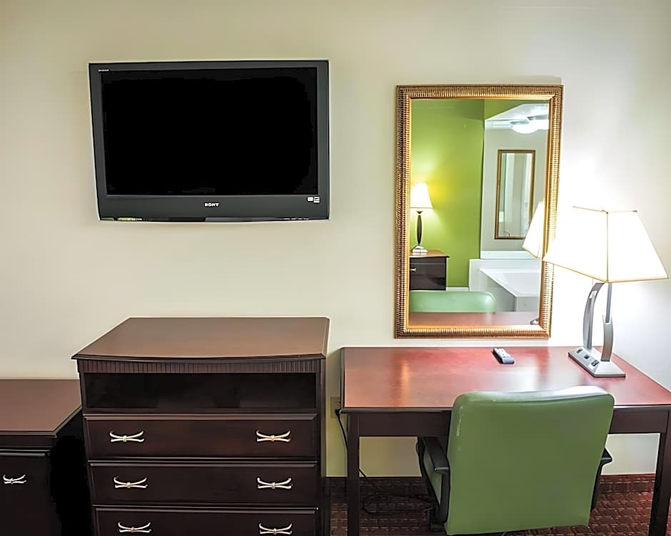 Quality Inn Chipley I-10 at Exit 120